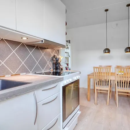 Cozy Single Near Louisiana Museum And Train 民宿