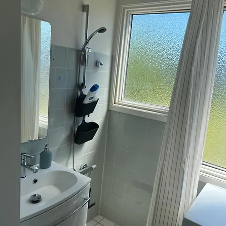 Cozy Single Near Louisiana Museum And Train 民宿 *
